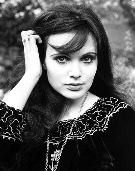 Classic British Bond Girl: 50 Stunning Photos of Madeline Smith。